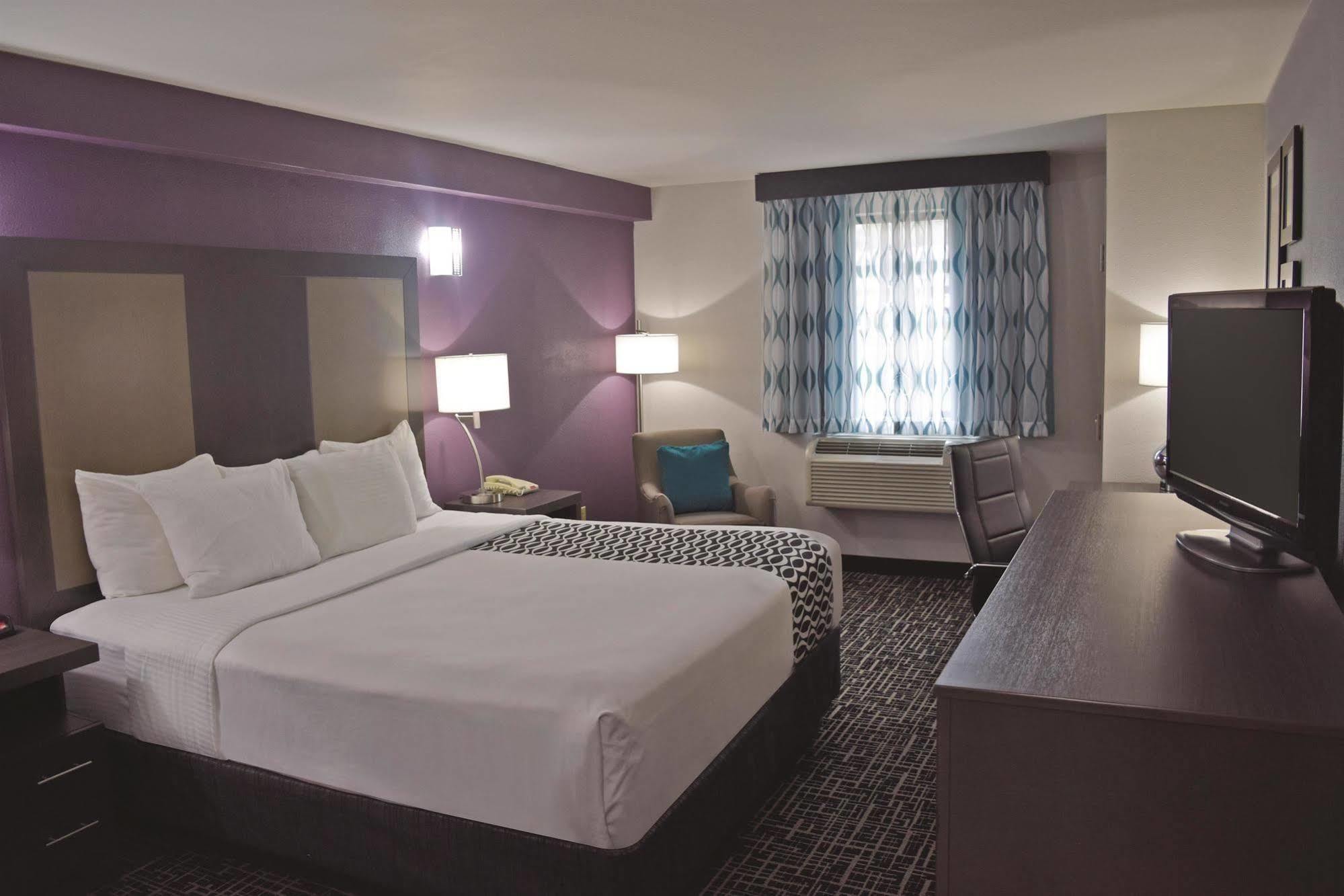 La Quinta Inn By Wyndham West Long Branch Nj Shore Area Exterior foto