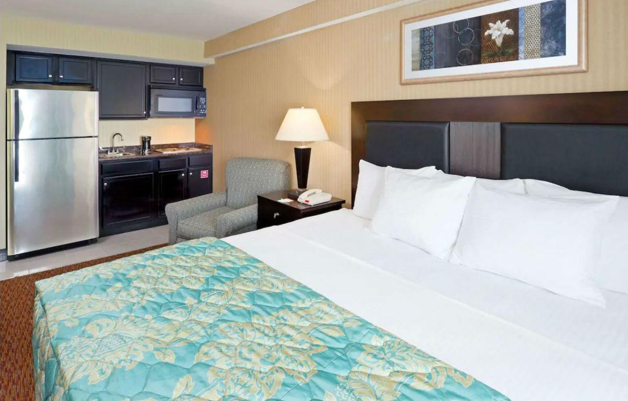 La Quinta Inn By Wyndham West Long Branch Nj Shore Area Exterior foto
